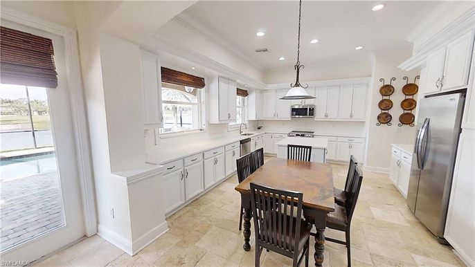 Dining room, Interior, Kitchen, Pendant Lights, Recessed Lighting, Stainless Steel Appliances