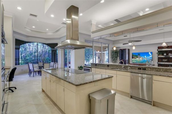 Dining room, Interior, Kitchen, Pendant Lights, Recessed Lighting, Stainless Steel Appliances