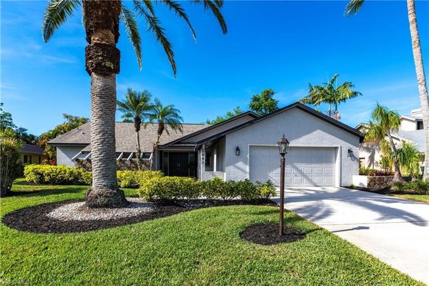 Attached, Exterior, Facade, Ranch