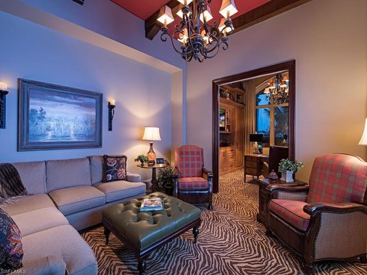 Chandelier, Interior, Living room