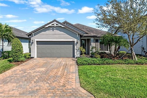 Attached, Exterior, Facade, Ranch
