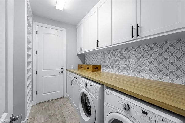 Interior, Washer, Wood Texture Flooring