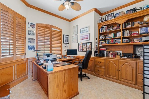 Home Office, Interior