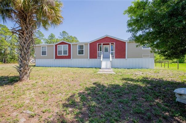 Backyard, Exterior, Facade, Ranch