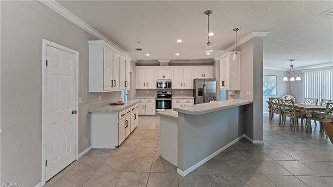 Dining room, Interior, Kitchen, Pendant Lights, Recessed Lighting, Stainless Steel Appliances