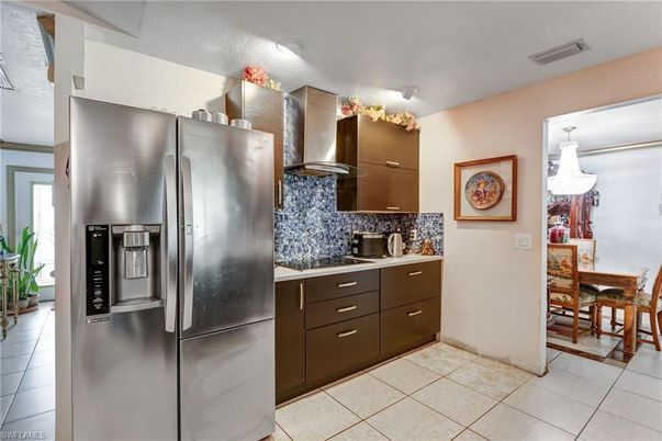 Dining room, Interior, Kitchen, Stainless Steel Appliances