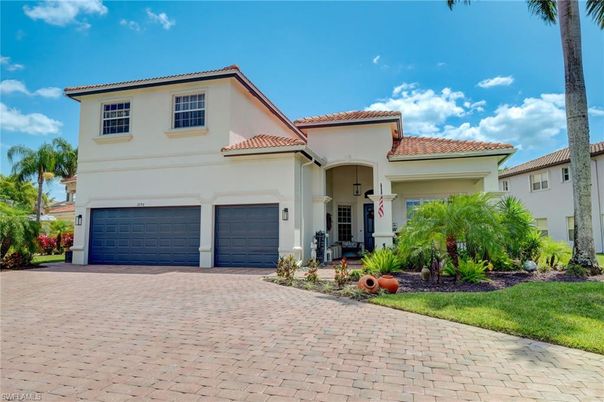 Attached, Exterior, Facade, Mediterranean