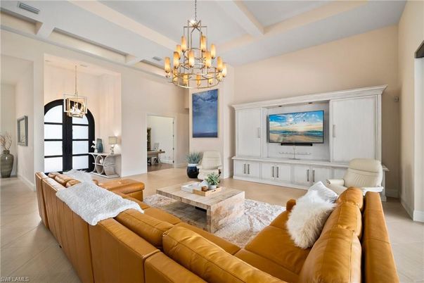 Chandelier, Interior, Living room