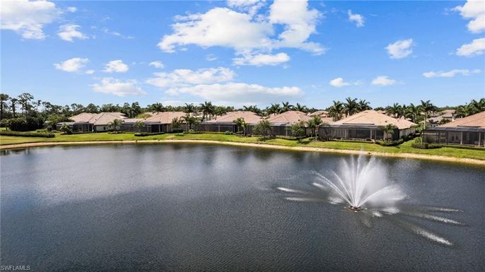 Exterior, Lake