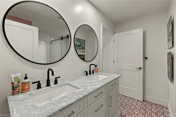 Bathroom, Dual Sink Vanities, Interior