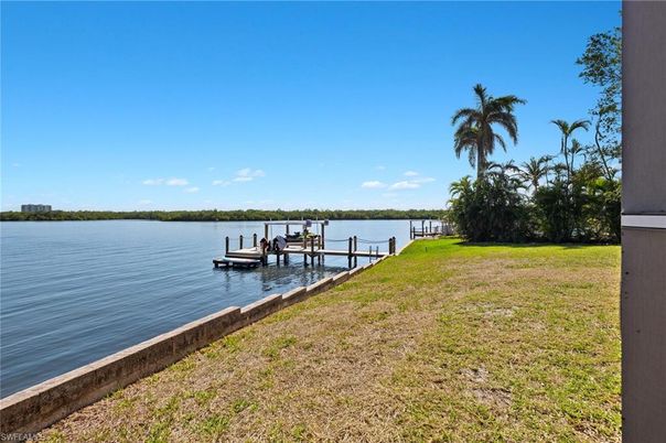 Exterior, Lake