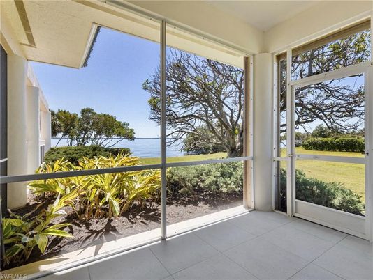 Interior, Sun Room, Water