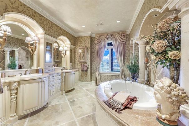 Bathroom, Dual Sink Vanities, Free Standing Baths, Interior, Recessed Lighting