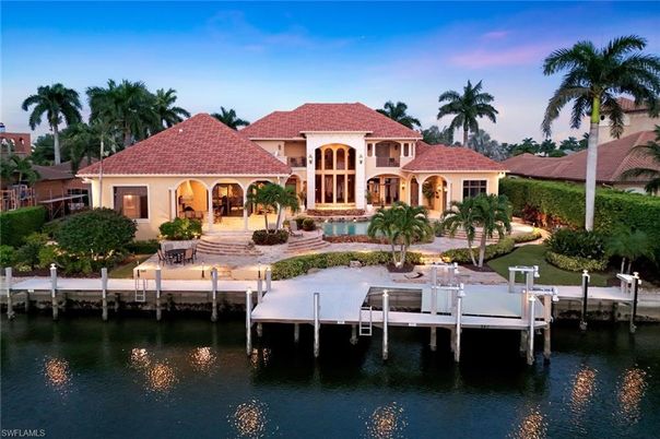 Exterior, Lake