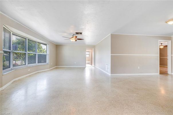 Empty room, Interior