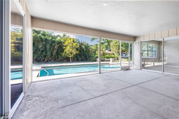 Interior, Pool, Sun Room