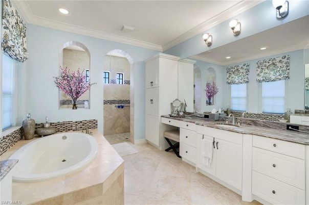 Bathroom, Dual Sink Vanities, Interior, Recessed Lighting