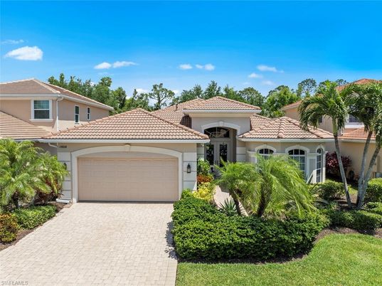 Attached, Exterior, Facade, Mediterranean