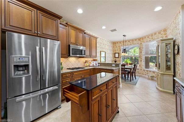 Dining room, Interior, Kitchen, Pendant Lights, Recessed Lighting, Stainless Steel Appliances
