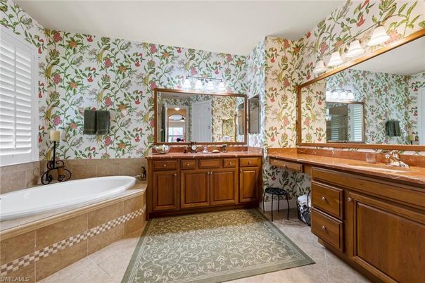 Bathroom, Dual Sink Vanities, Interior