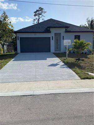 Attached, Exterior, Facade, Ranch