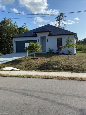 Attached, Exterior, Facade, Ranch
