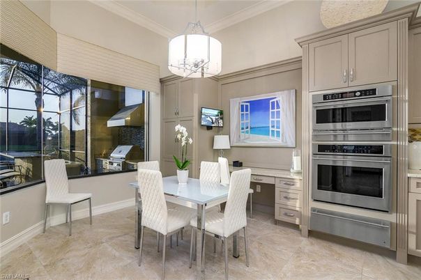 Dining room, Interior, Kitchen, Pendant Lights, Stainless Steel Appliances