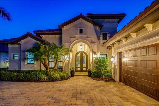 Attached, Exterior, Facade, Mediterranean