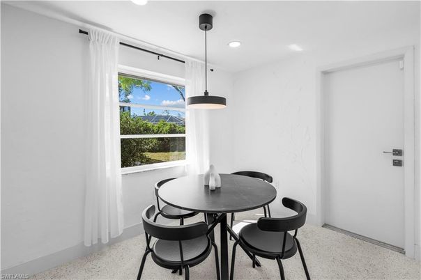 Dining room, Interior, Pendant Lights, Recessed Lighting