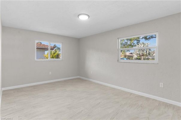 Empty room, Interior