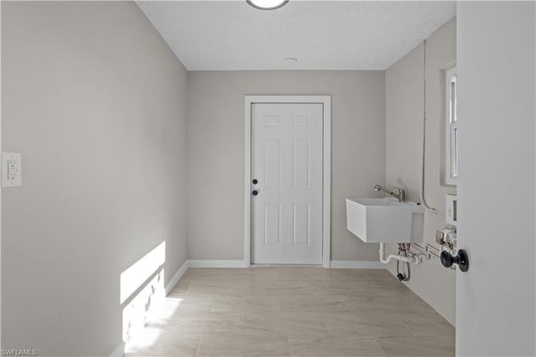 Bathroom, Interior, Marble, Recessed Lighting