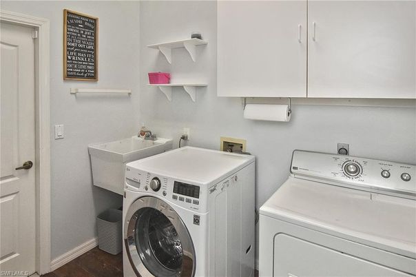 Interior, Washer, Wood Texture Flooring