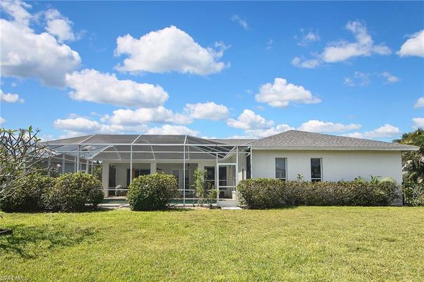 Backyard, Exterior, Facade, Ranch