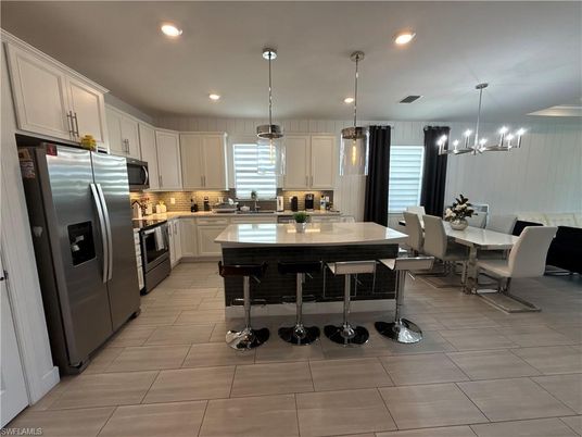 Dining room, Interior, Kitchen, Pendant Lights, Recessed Lighting, Stainless Steel Appliances