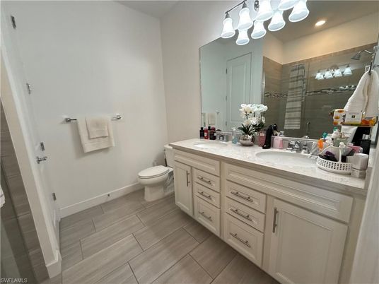 Bathroom, Dual Sink Vanities, Interior, Recessed Lighting