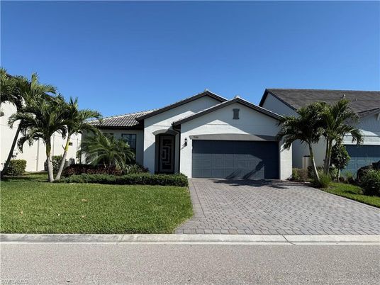 Attached, Exterior, Facade, Mediterranean