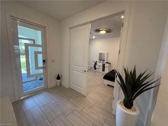 Interior, Recessed Lighting, Wood Texture Flooring