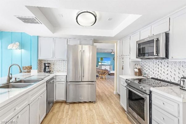 Dining room, Interior, Kitchen, Stainless Steel Appliances, Wood Texture Flooring
