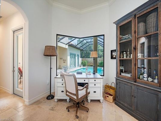 Home Office, Interior