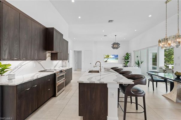 Dining room, Interior, Kitchen, Pendant Lights, Recessed Lighting, Stainless Steel Appliances