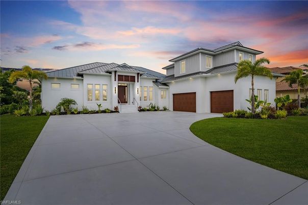 Attached, Exterior, Facade, Mediterranean