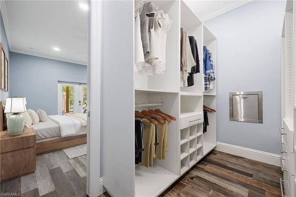 Bedroom, Interior, Recessed Lighting, Walk-in Closets, Wood Texture Flooring