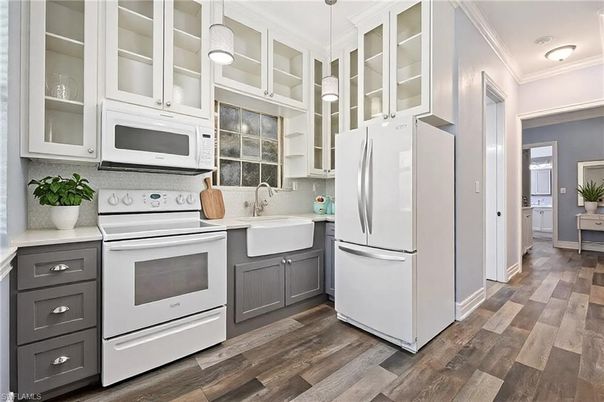 Interior, Kitchen, Pendant Lights, Wood Texture Flooring