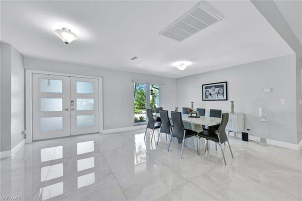 Dining room, Interior