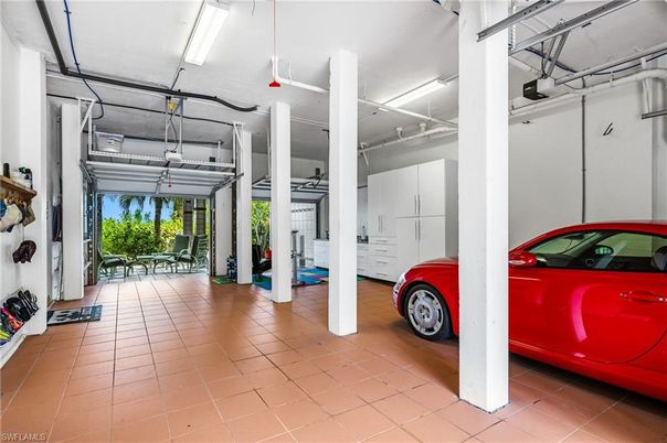 Garage, Interior