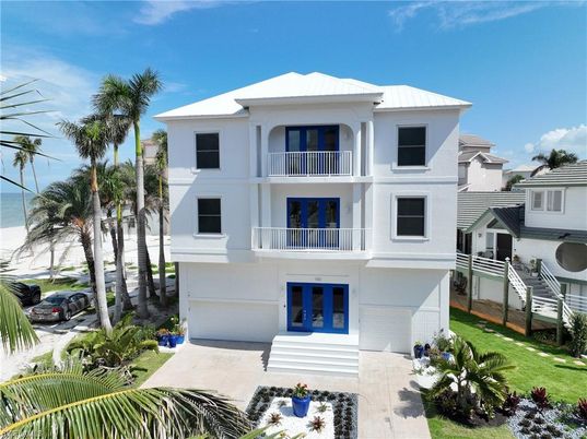 Attached, Exterior, Facade, Mediterranean