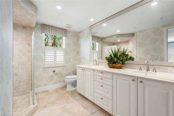 Bathroom, Dual Sink Vanities, Interior, Recessed Lighting