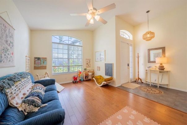 Interior, Living room, Pendant Lights, Wood Texture Flooring