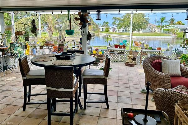 Dining room, Interior, Sun Room, Water
