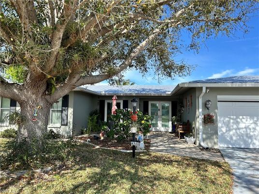 Attached, Exterior, Facade, Ranch